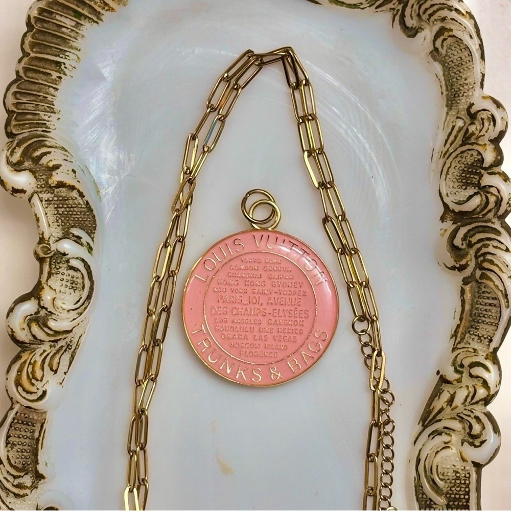 LV TRUNKS AND TAGS PENDANT/ BAG CHARM / ZIPPER PULL DARKER PINK NWOT